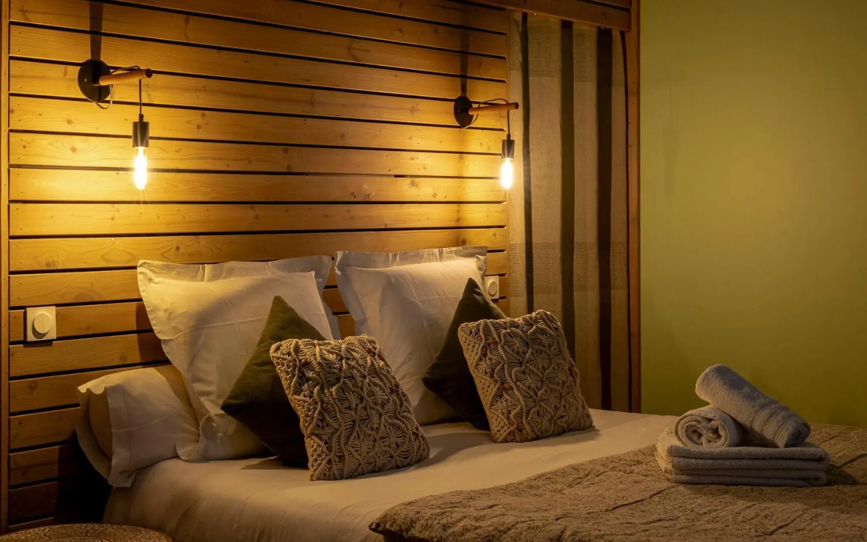 Oda ve Kahvaltı Domaine Du Kelenn, Maison D'Hotes De Charme Avec Piscine Caden